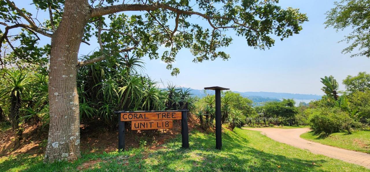 Da Gama Lake Cottages - Coral Tree And Cormorant Cottages White River Room photo